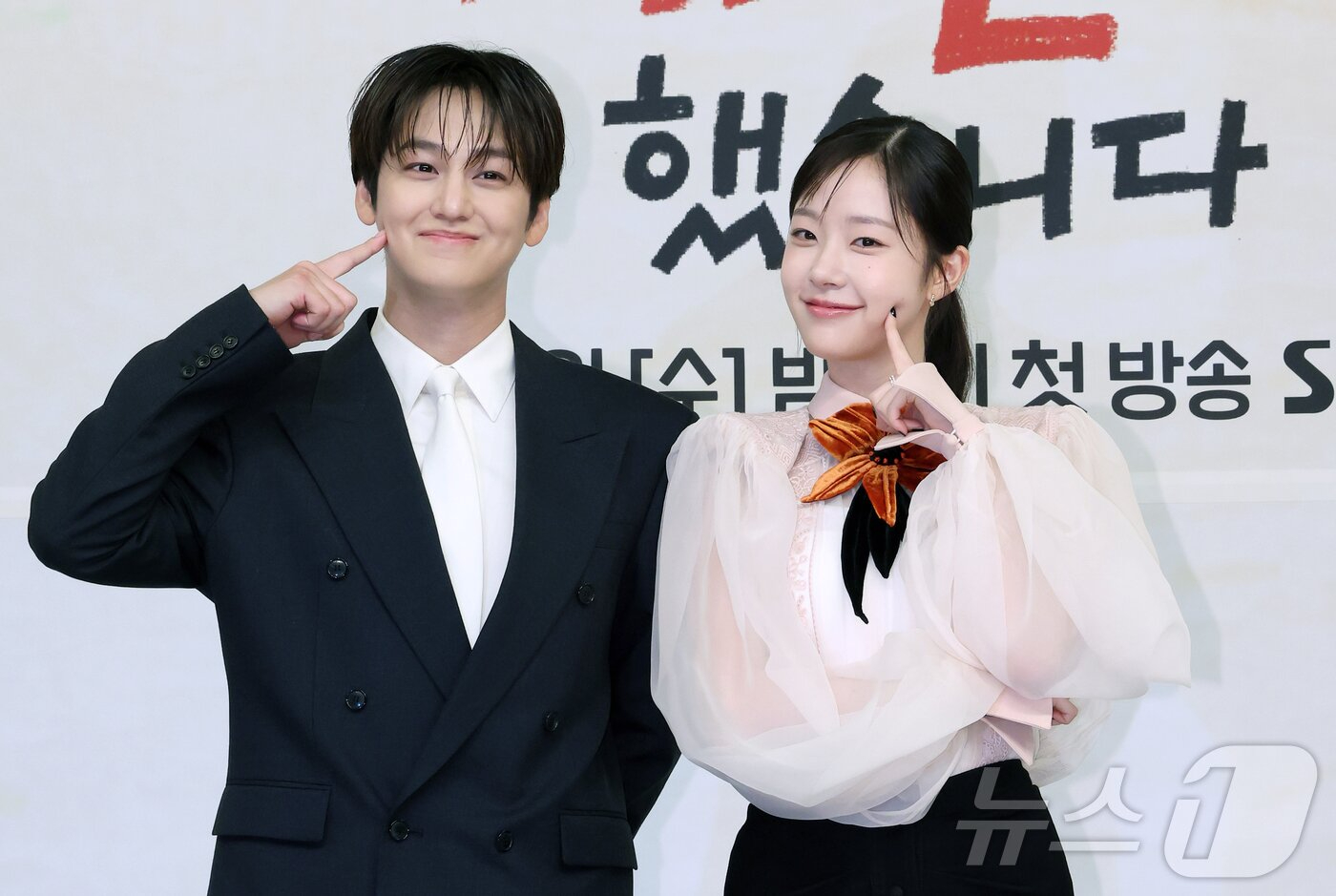 Kim Bum l&agrave; "ma c&agrave; rồng" hay sao m&agrave; trẻ m&atilde;i kh&ocirc;ng gi&agrave; thế n&agrave;y?- Ảnh 9.