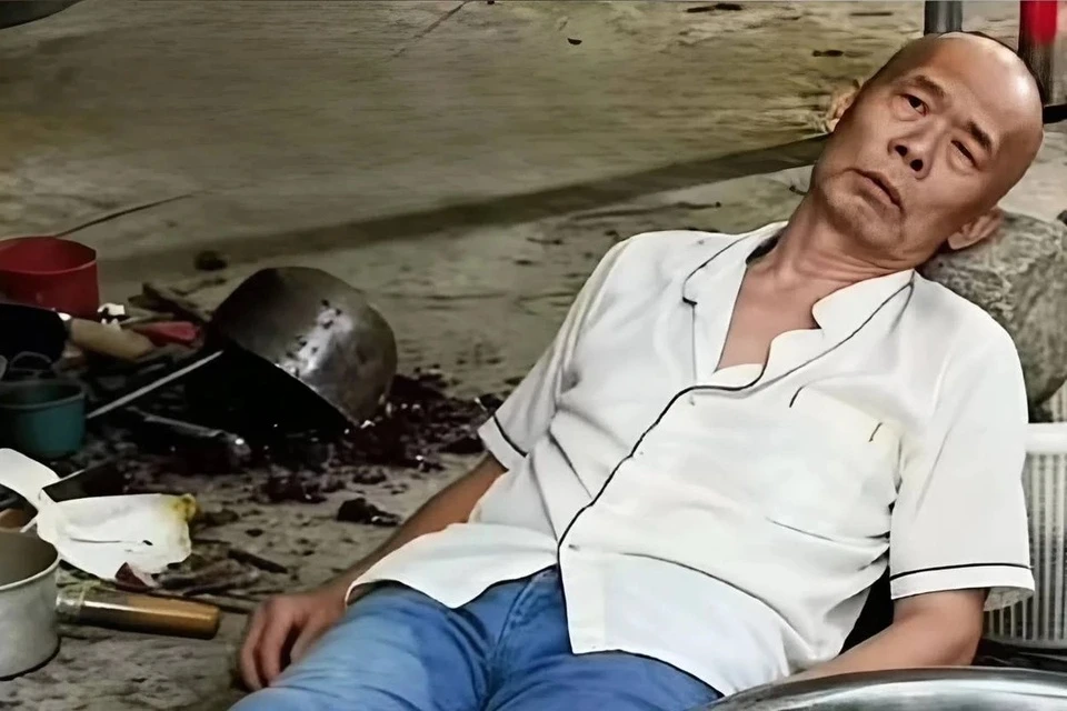 Qu&aacute;n ăn đuổi kh&aacute;ch v&igrave; qu&aacute; đ&ocirc;ng tạm đ&oacute;ng cửa để nghỉ ngơi - Ảnh 2.