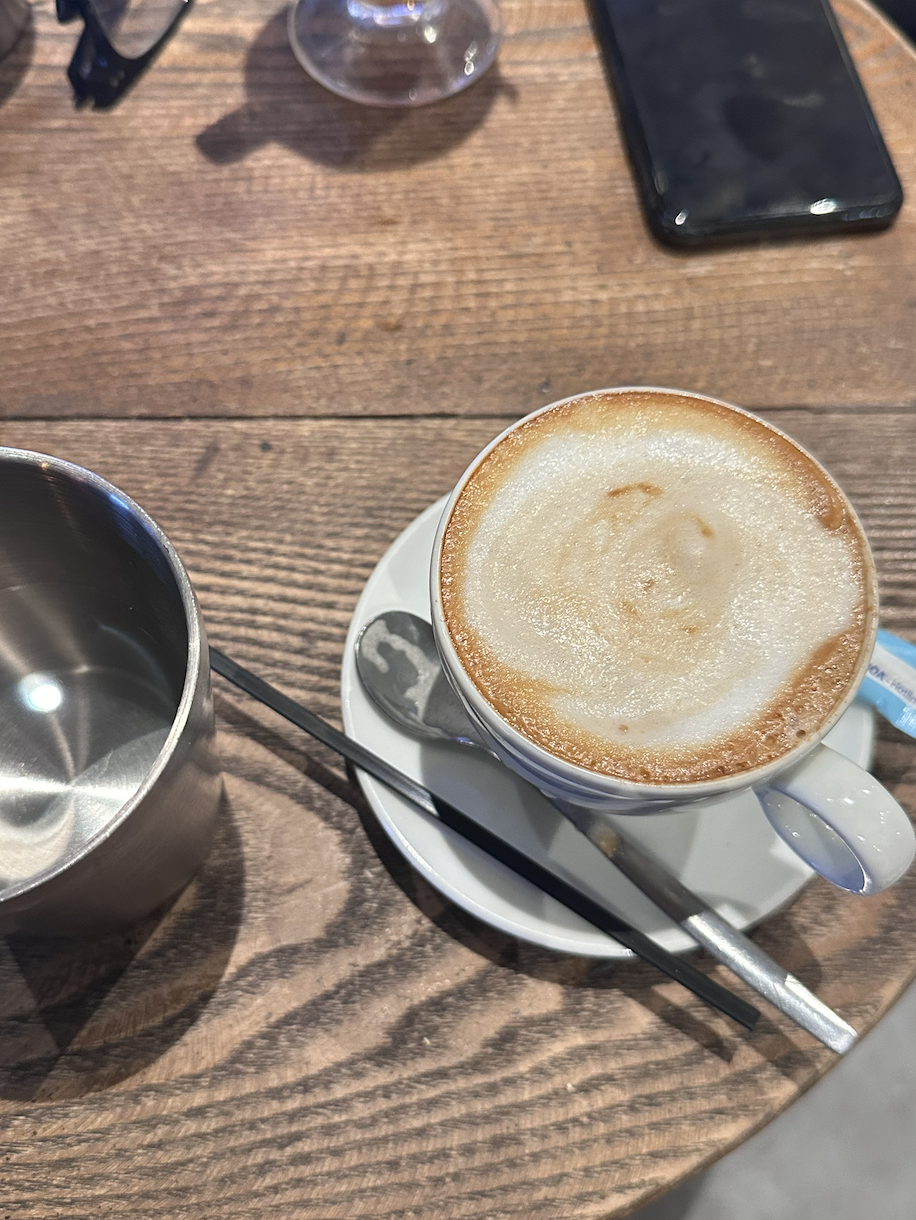 Từng &ldquo;đốt tiền&rdquo; kh&ocirc;ng tiếc tay chi 80.000 đồng/ly tr&agrave; sữa mỗi ng&agrave;y, người Việt giờ thay đổi v&igrave; 2 NỖI LO lớn - Ảnh 1.