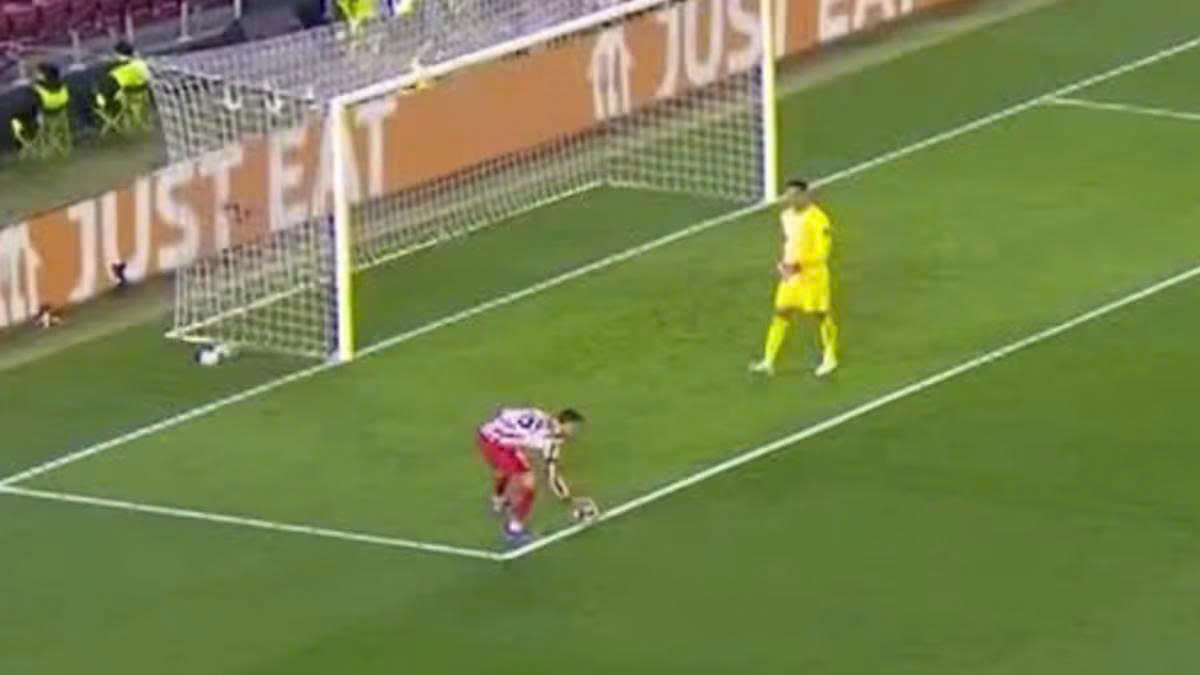 Tranh c&atilde;i trọng t&agrave;i phủ b&oacute;ng v&ograve;ng tứ kết Champions League - Ảnh 2.