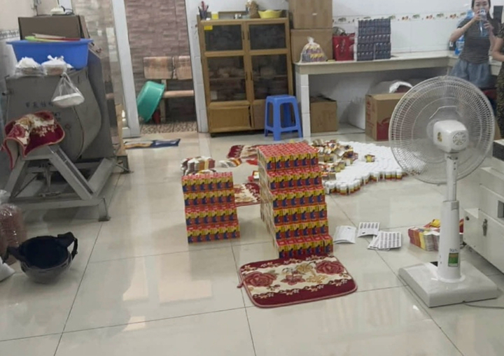 Triệt ph&aacute; đường d&acirc;y sản xuất thuốc đ&ocirc;ng y giả trộn Paracetamol tại TP . HCM - Ảnh 1.