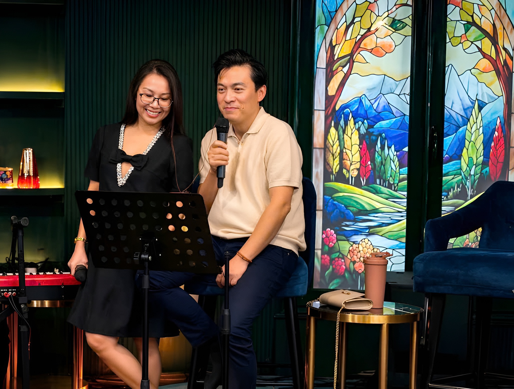 Hội ngộ Lam Trường trước live concert "Vé về thanh xuân", Cẩm Ly chia sẻ cảm xúc với đúng 3 từ - Ảnh 1.