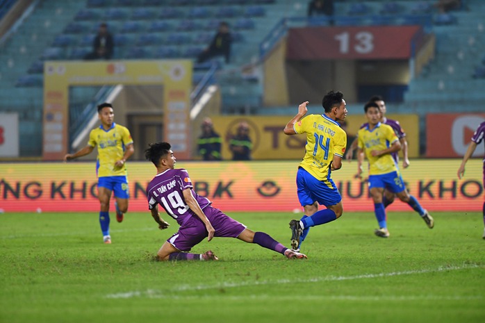 V&ograve;ng 19 V-League 2025-2026: Ho&agrave;ng H&ecirc;n lập c&ocirc;ng lớn gi&uacute;p H&agrave; Nội FC thắng đậm - Ảnh 6.