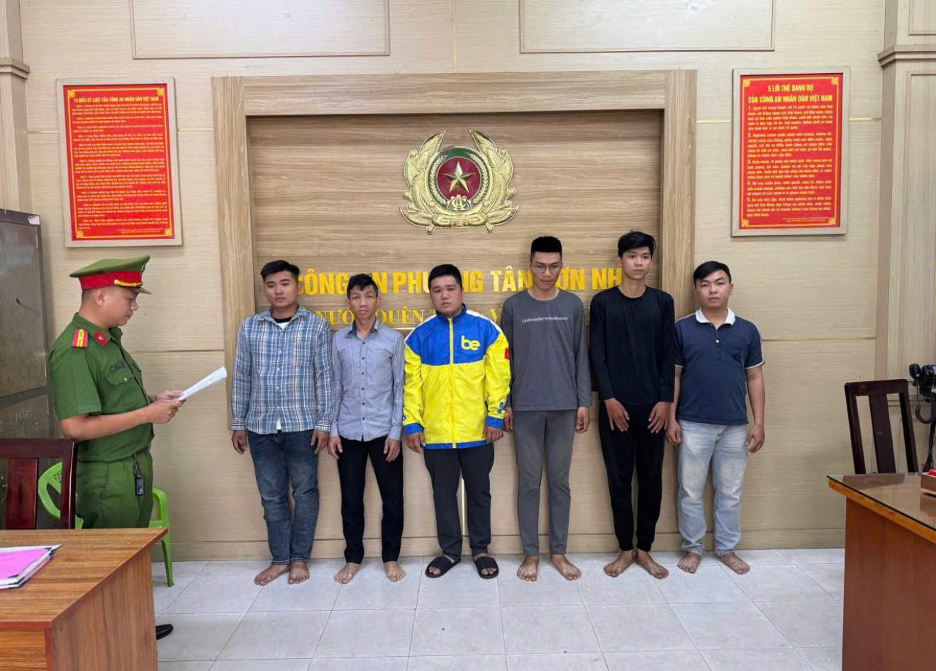 C&ocirc;ng an TPHCM khởi tố 8 người G&acirc;y rối trật tự c&ocirc;ng cộng qua Facebook - Ảnh 1.