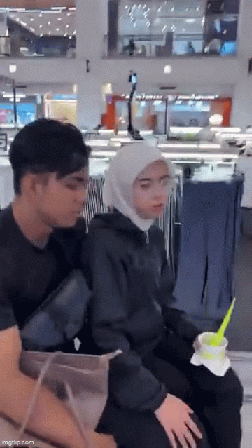 Bắt gặp chồng đang đi cùng người phụ nữ khác, - Ảnh 1.