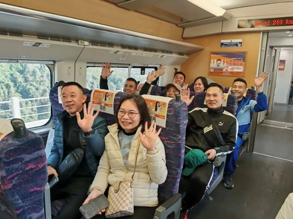 Chuyến tàu Tổng Bí thư, Chủ tịch nước Tô Lâm vừa đi: Từ Bắc xuống Nam chỉ trong 1 ngày, có 3 hạng ghế - Ảnh 3.