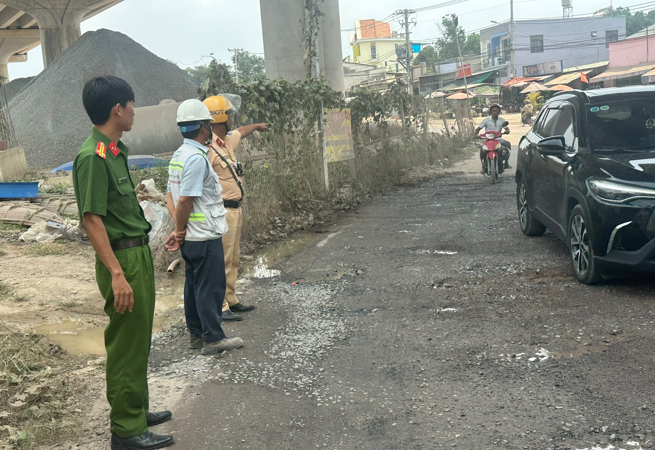 CSGT TPHCM xử phạt Ban Giao thông vi phạm an toàn Giao thông trên đường Nguyễn Xiển - Ảnh 1.