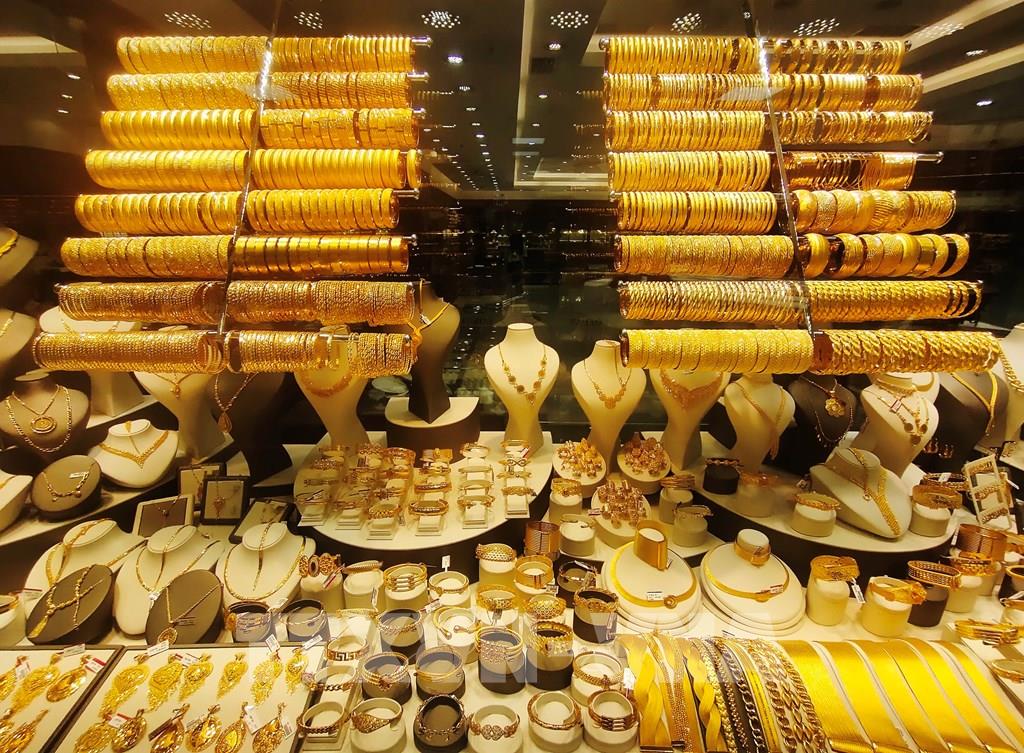 Gi&aacute; v&agrave;ng trong nước giảm rất mạnh - Ảnh 3.