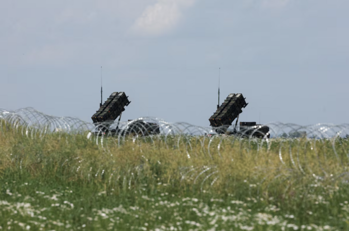 Iran vẫn c&ograve;n h&agrave;ng ngh&igrave;n t&ecirc;n lửa v&agrave; m&aacute;y bay kh&ocirc;ng người l&aacute;i trong năm 2026 - Ảnh 1.