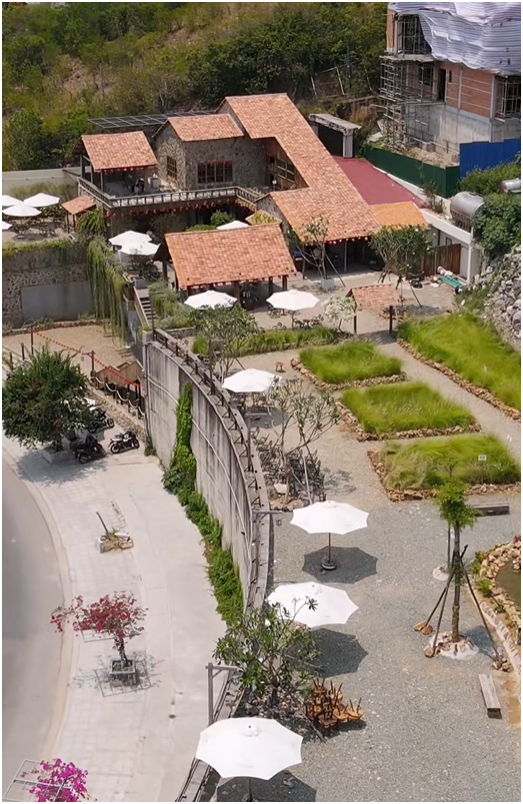 TikToker 23 tuổi khoe x&acirc;y nh&agrave; tr&ecirc;n mảnh đất 400m2 hướng mặt ra biển, mới nh&igrave;n phần th&ocirc; netizen khẳng định: Đ&acirc;y l&agrave; villa chứ nh&agrave; g&igrave;! - Ảnh 5.