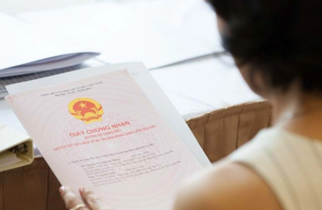 Giữ tiền cho con hay mạo hiểm cứu chồng: C&acirc;u chuyện đang viral v&igrave; sự rạch r&ograve;i đến mức kh&oacute; hiểu - Ảnh 1.