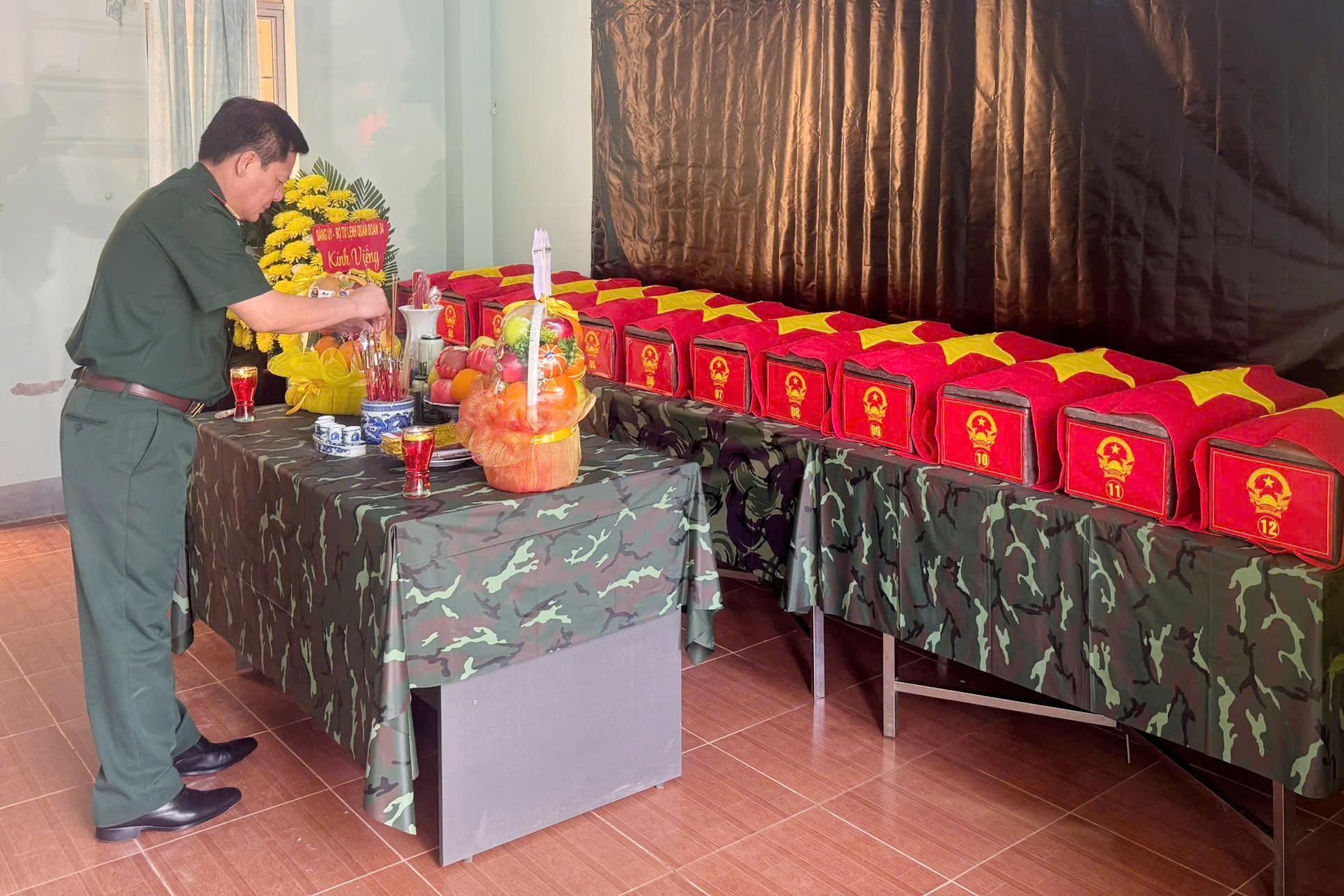 Ph&aacute;t hiện 6 h&agrave;i cốt liệt sĩ trong hang đ&aacute; ở Gia Lai năm 2026 - Ảnh 2.