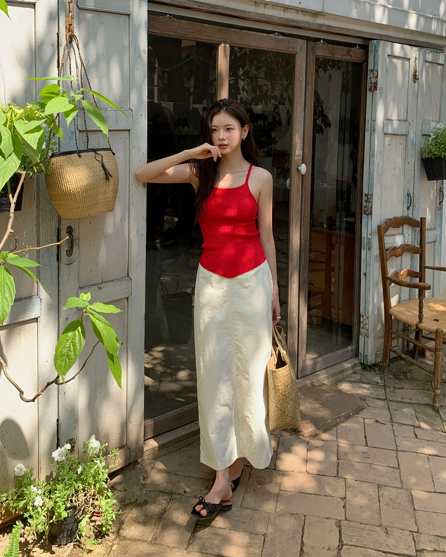 4 c&aacute;ch mặc ch&acirc;n v&aacute;y đẹp m&ecirc; ly khi đi du lịch- Ảnh 6.