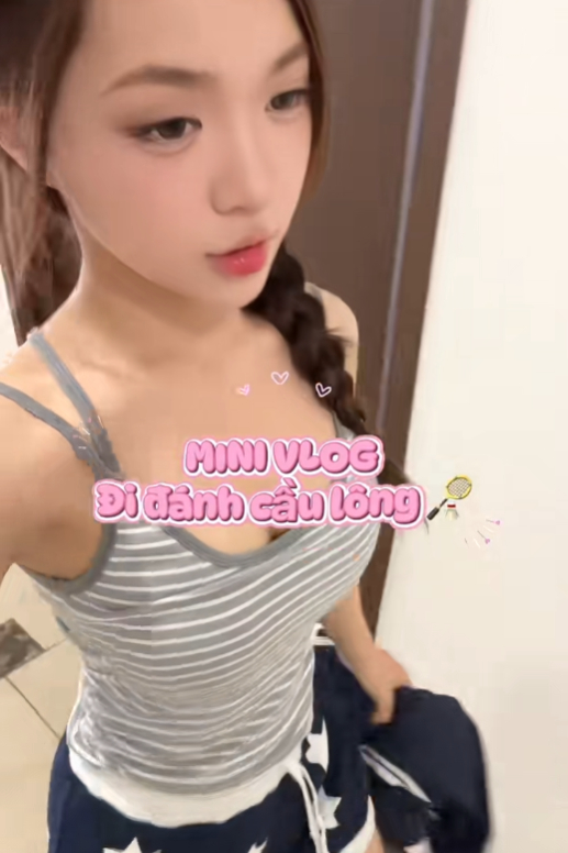 Quay vlog chơi cầu l&ocirc;ng, nữ TikTok bất ngờ viral ch&oacute;ng mặt- Ảnh 1.