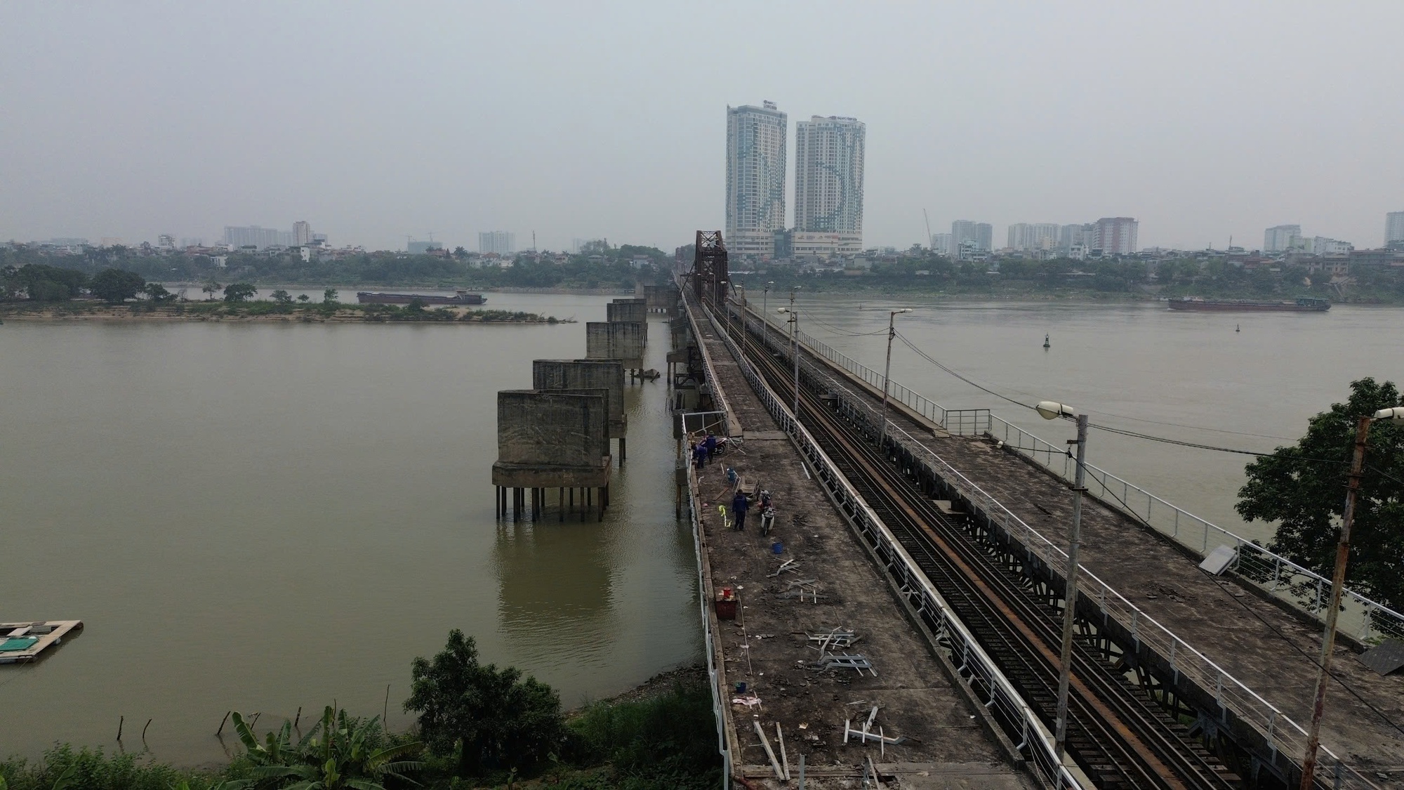 Cận cảnh sửa chữa cầu Long Bi&ecirc;n - Ảnh 3.