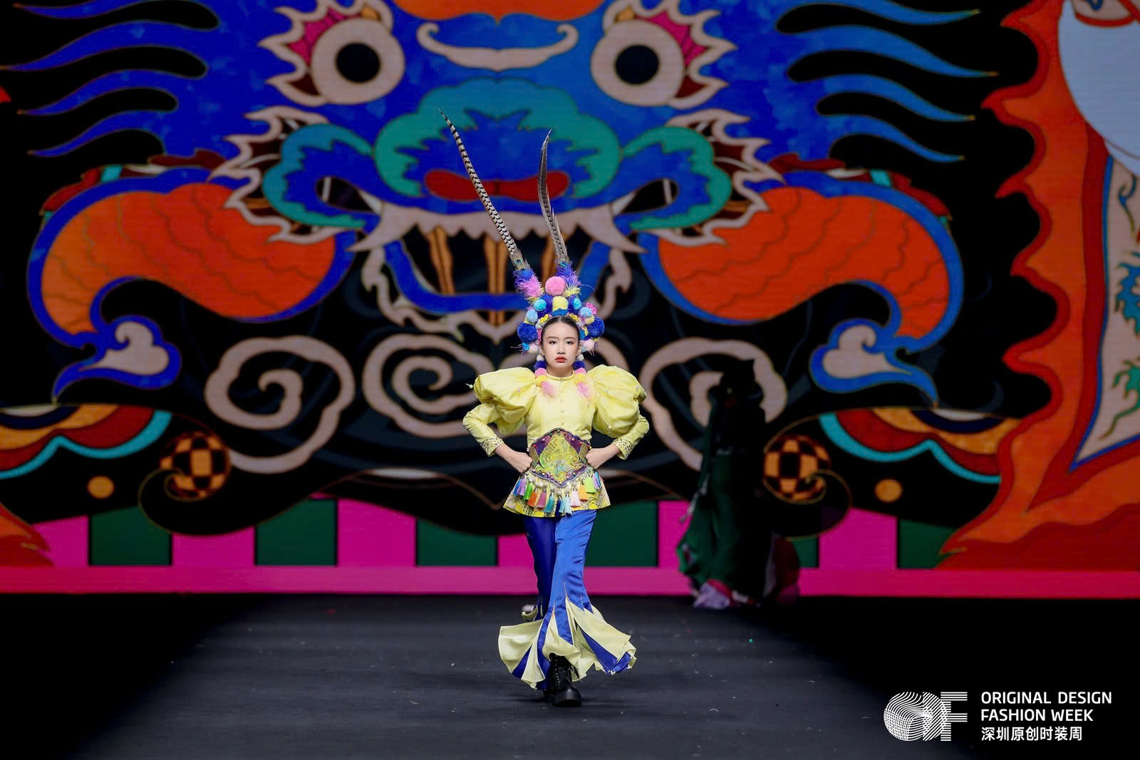 Vũ Lan Anh mang "Việt Nam Đa Sắc" tới Tuần lễ Thời trang Th&acirc;m Quyến 2026 - Ảnh 4.