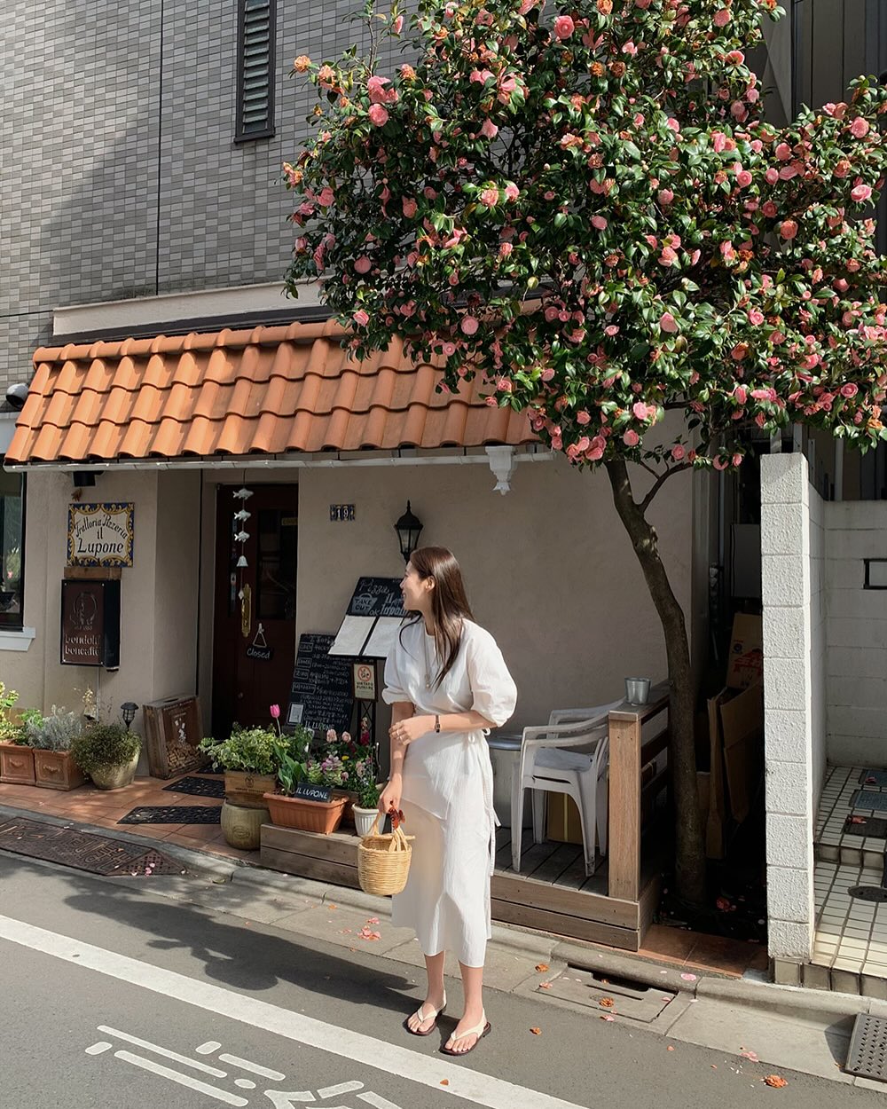 4 c&aacute;ch mặc ch&acirc;n v&aacute;y đẹp m&ecirc; ly khi đi du lịch- Ảnh 1.