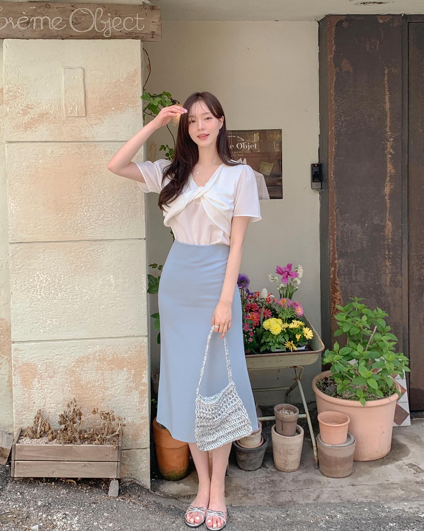 4 c&aacute;ch mặc ch&acirc;n v&aacute;y đẹp m&ecirc; ly khi đi du lịch- Ảnh 2.