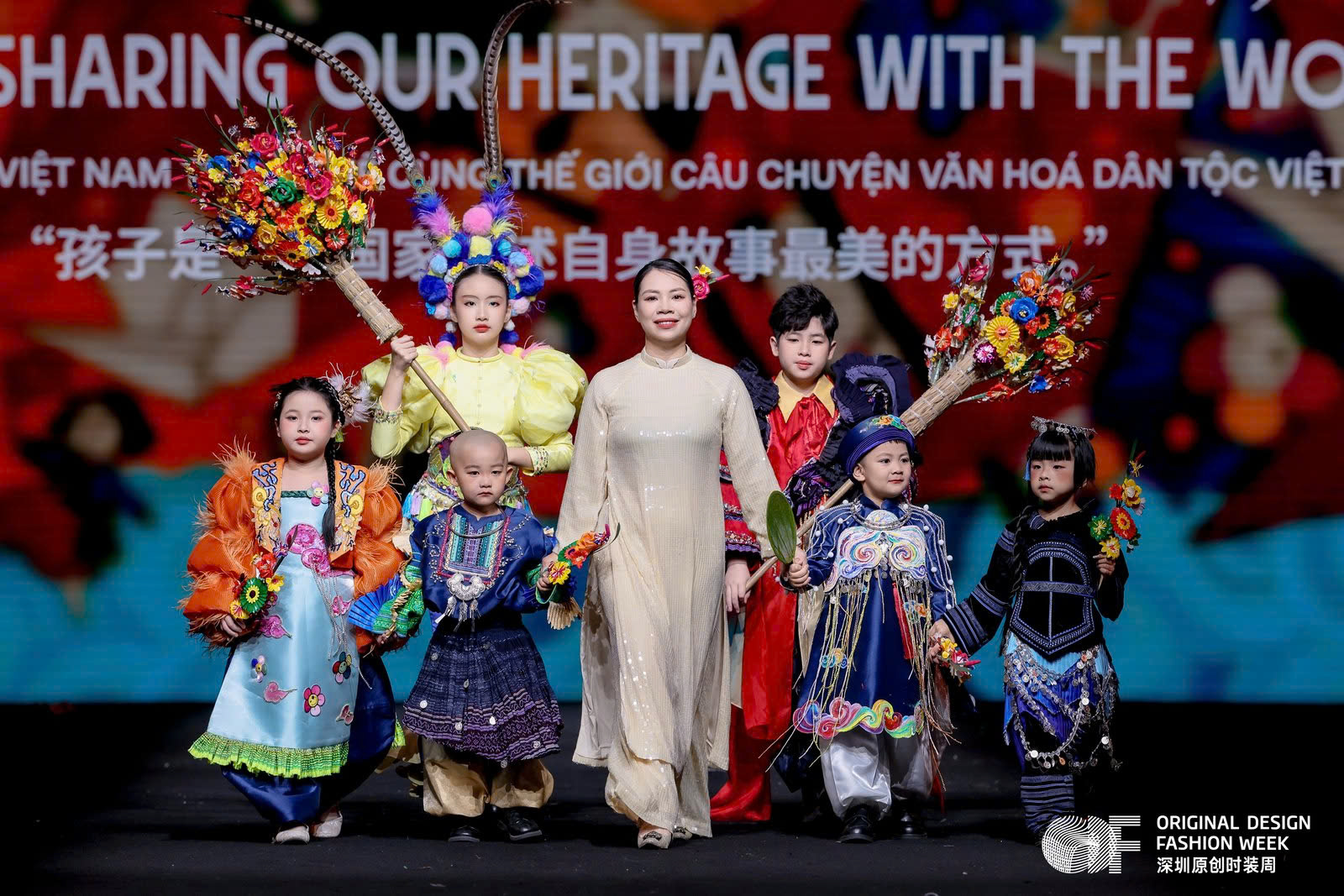 Vũ Lan Anh mang "Việt Nam Đa Sắc" tới Tuần lễ Thời trang Th&acirc;m Quyến 2026 - Ảnh 1.