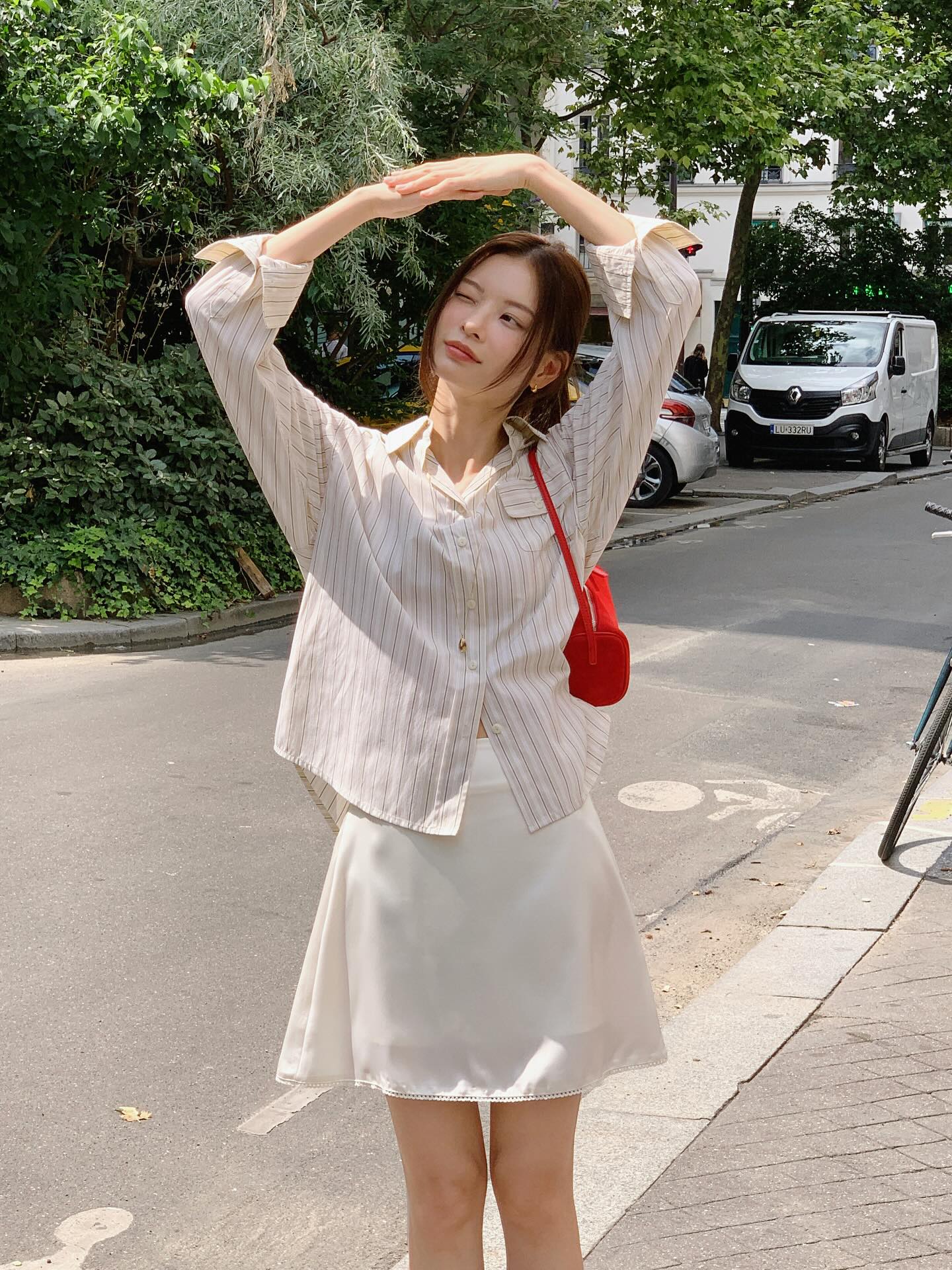 4 c&aacute;ch mặc ch&acirc;n v&aacute;y đẹp m&ecirc; ly khi đi du lịch- Ảnh 8.