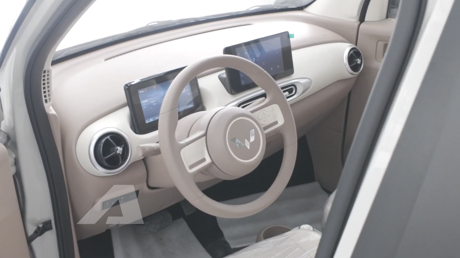 Xem thực tế Wuling Macaron 2026 vừa về đại lý: 2 màn hình, phanh điện tử, ngồi được 4 người lớn- Ảnh 10.