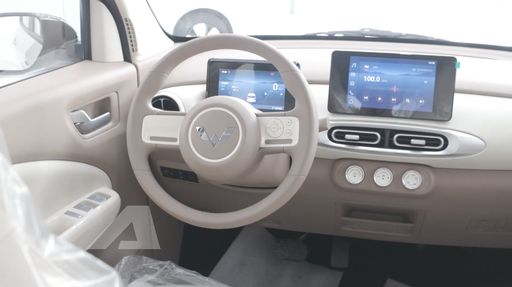 Xem thực tế Wuling Macaron 2026 vừa về đại lý: 2 màn hình, phanh điện tử, ngồi được 4 người lớn- Ảnh 11.