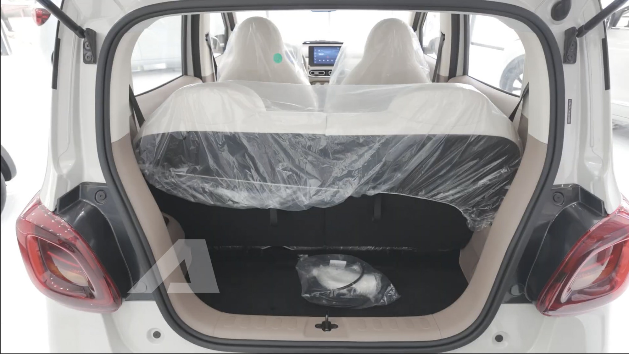 Xem thực tế Wuling Macaron 2026 vừa về đại lý: 2 màn hình, phanh điện tử, ngồi được 4 người lớn- Ảnh 17.