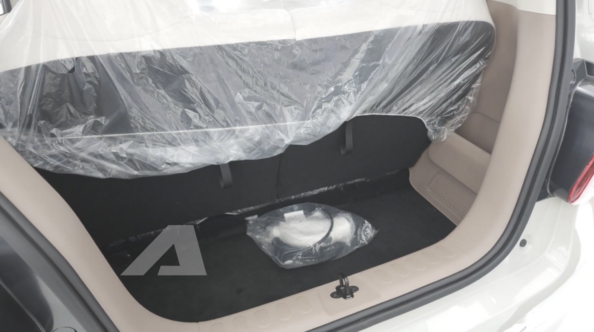 Xem thực tế Wuling Macaron 2026 vừa về đại lý: 2 màn hình, phanh điện tử, ngồi được 4 người lớn- Ảnh 18.