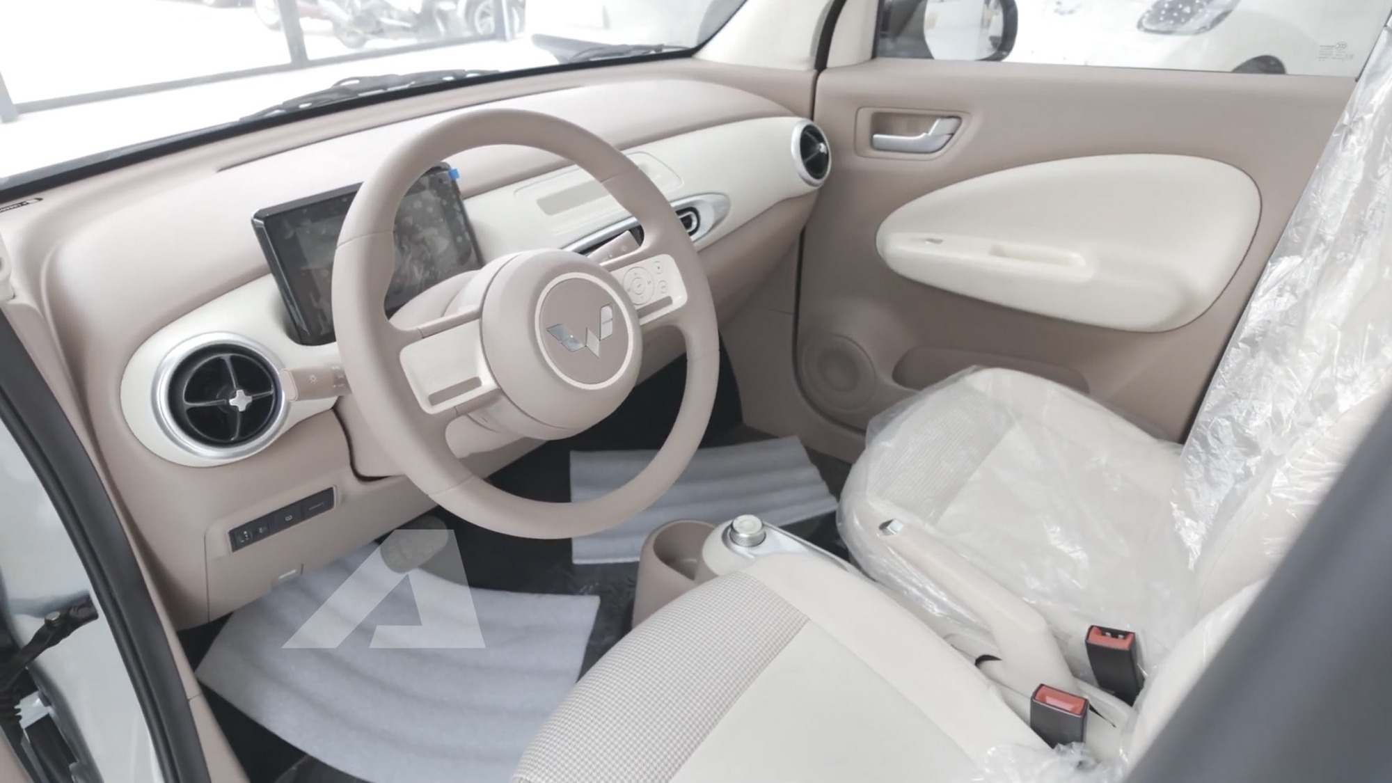 Xem thực tế Wuling Macaron 2026 vừa về đại lý: 2 màn hình, phanh điện tử, ngồi được 4 người lớn- Ảnh 9.