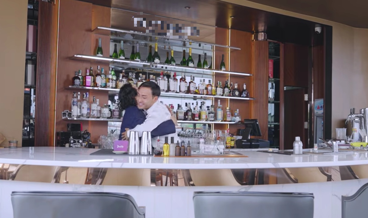 NSƯT Thành Lộc bắt taxi hẹn hò 1 người: 