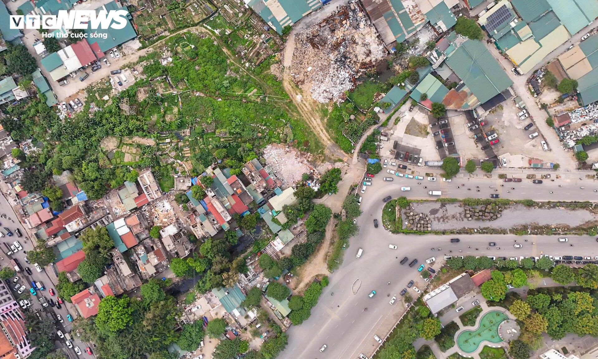 Người H&agrave; Nội th&aacute;o dỡ nh&agrave;, giao mặt bằng thi c&ocirc;ng n&uacute;t giao Phạm Tu - Xa La - Ảnh 2.