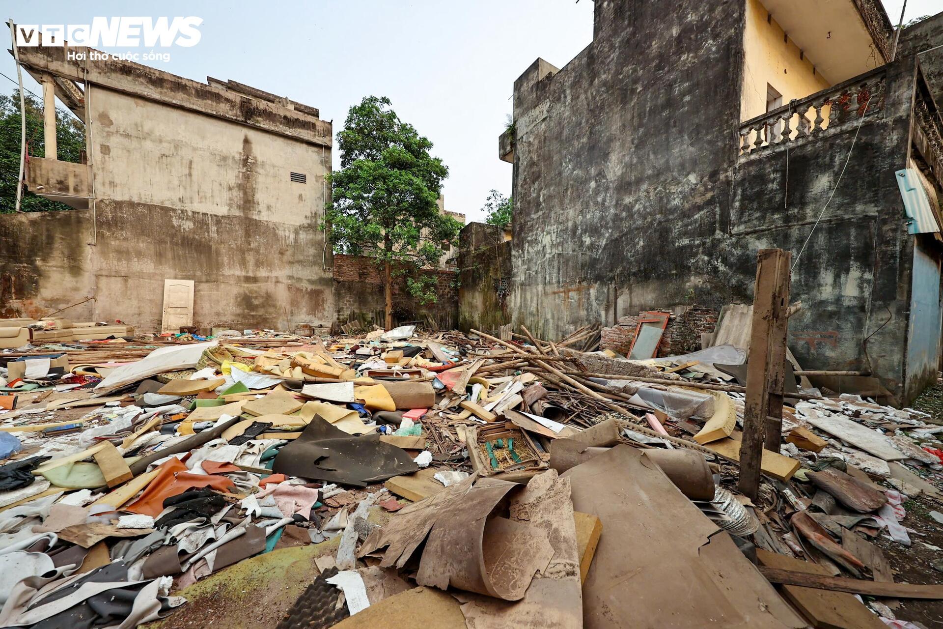 Người H&agrave; Nội th&aacute;o dỡ nh&agrave;, giao mặt bằng thi c&ocirc;ng n&uacute;t giao Phạm Tu - Xa La - Ảnh 9.