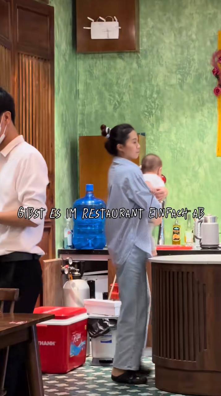 Kh&aacute;ch T&acirc;y ngỡ ng&agrave;ng trước t&igrave;nh y&ecirc;u trẻ con của người Việt - Ảnh 3.