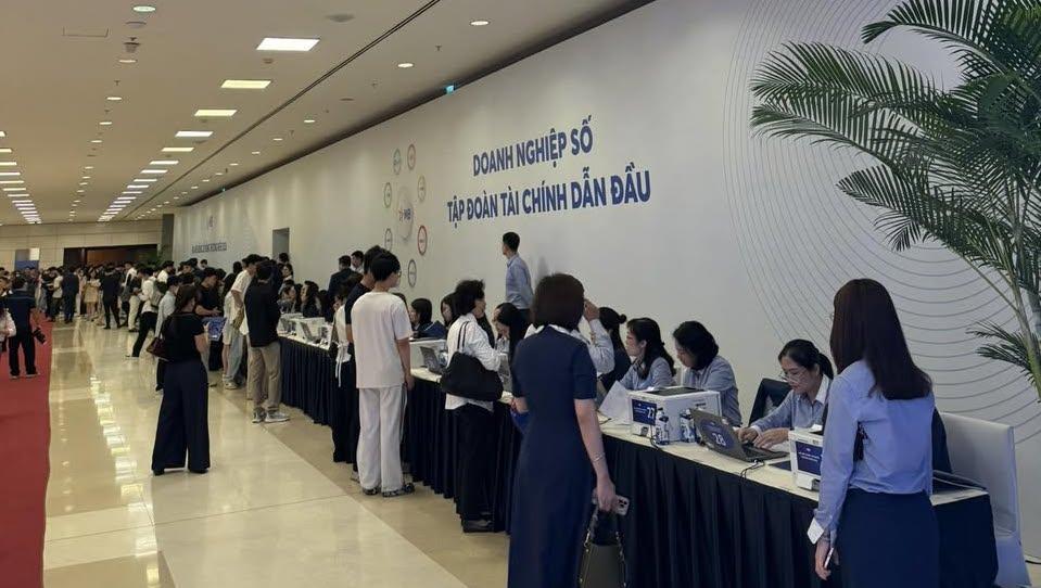 Đại hội cổ đ&ocirc;ng MB &lsquo;th&ocirc;ng tho&aacute;ng&rsquo; hơn khi cắt khoản hỗ trợ 500.000 đồng   - Ảnh 2.