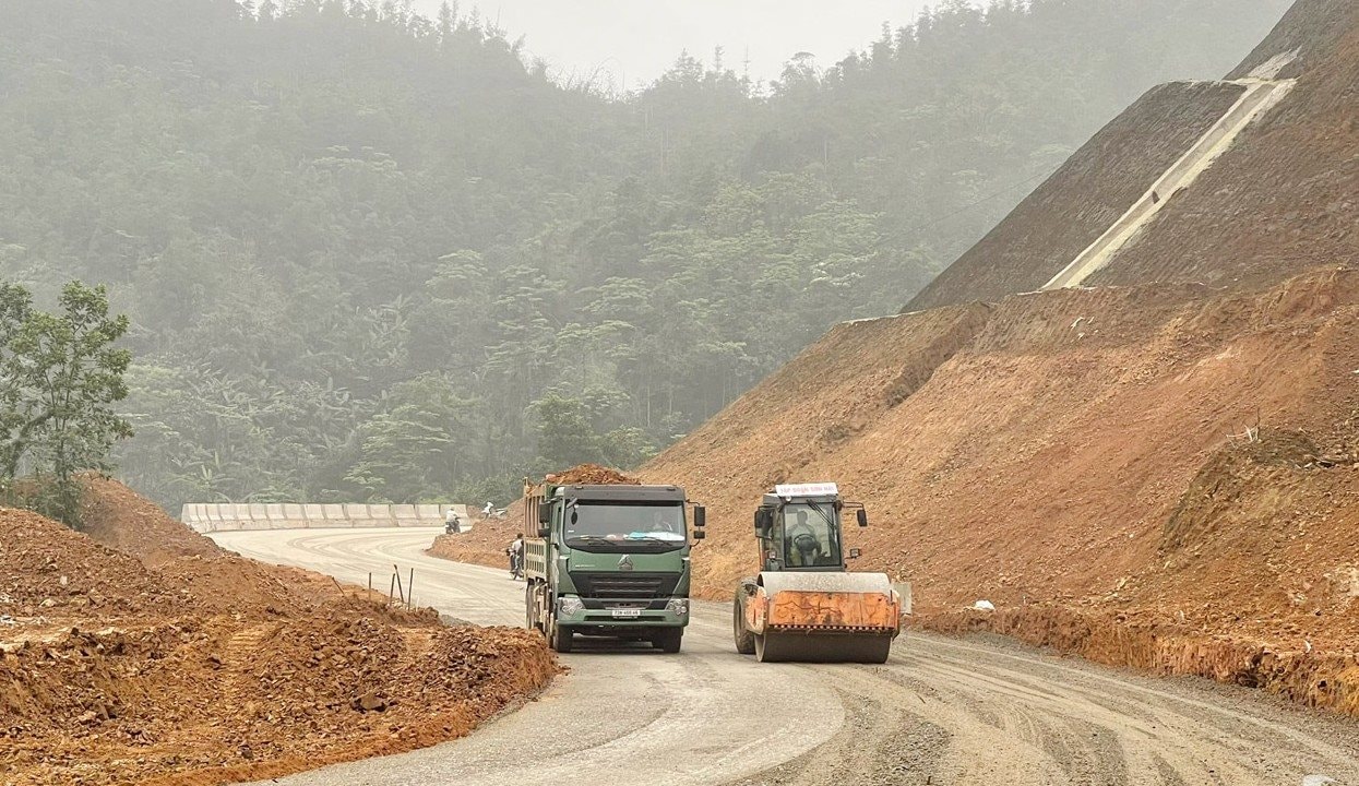 H&agrave;ng triệu người d&acirc;n Th&aacute;i Nguy&ecirc;n, Tuy&ecirc;n Quang sắp đ&oacute;n tin vui: Tuyến đường do Tập đo&agrave;n Sơn Hải thi c&ocirc;ng sắp ho&agrave;n th&agrave;nh hạng mục then chốt - Ảnh 2.