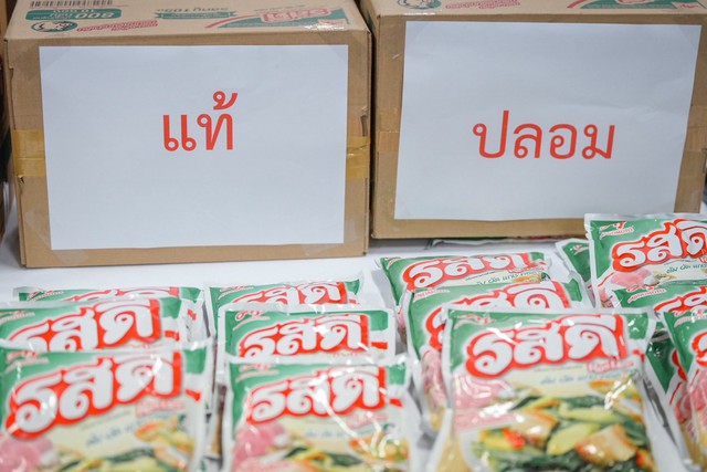 Đột k&iacute;ch một căn nh&agrave; sau 3 th&aacute;ng theo d&otilde;i, c&ocirc;ng an triệt ph&aacute; đường d&acirc;y sản xuất bột ngọt giả quy m&ocirc; lớn, tịch thu gần 25.000 sản phẩm - Ảnh 3.