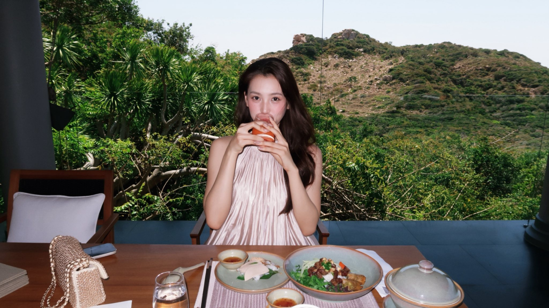 Rầm rộ tin Hoa hậu Tiểu Vy đang hẹn h&ograve; thiếu gia Hải Ph&ograve;ng, c&ograve;n bị bắt gặp ở resort 5 sao- Ảnh 2.