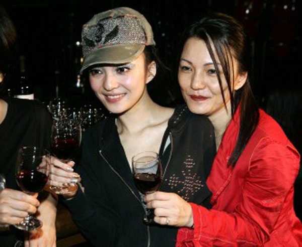 Mỹ nh&acirc;n 43 tuổi nhan sắc như thiếu nữ: Sự nghiệp sụp đổ v&igrave; gia đ&igrave;nh, tự mua cả h&ograve;n đảo ở cho y&ecirc;n th&acirc;n- Ảnh 6.