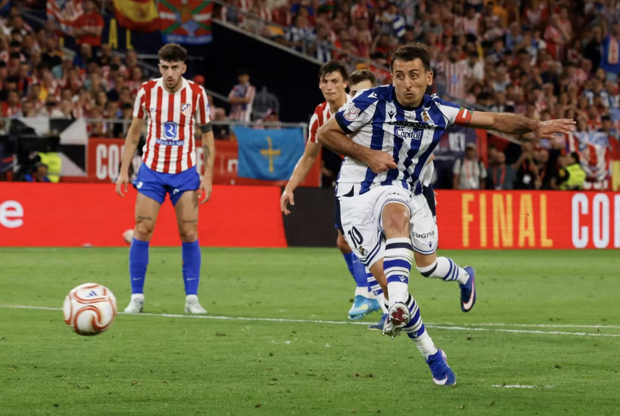 Sociedad hạ Atletico Madrid loạt "đấu s&uacute;ng", đăng quang C&uacute;p Nh&agrave; vua - Ảnh 3.