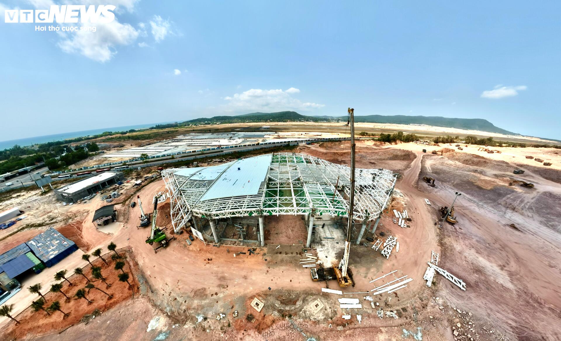 Tiến độ thi c&ocirc;ng s&acirc;n bay Ph&uacute; Quốc phục vụ APEC 2027 đang vượt tiến độ ấn tượng - Ảnh 3.