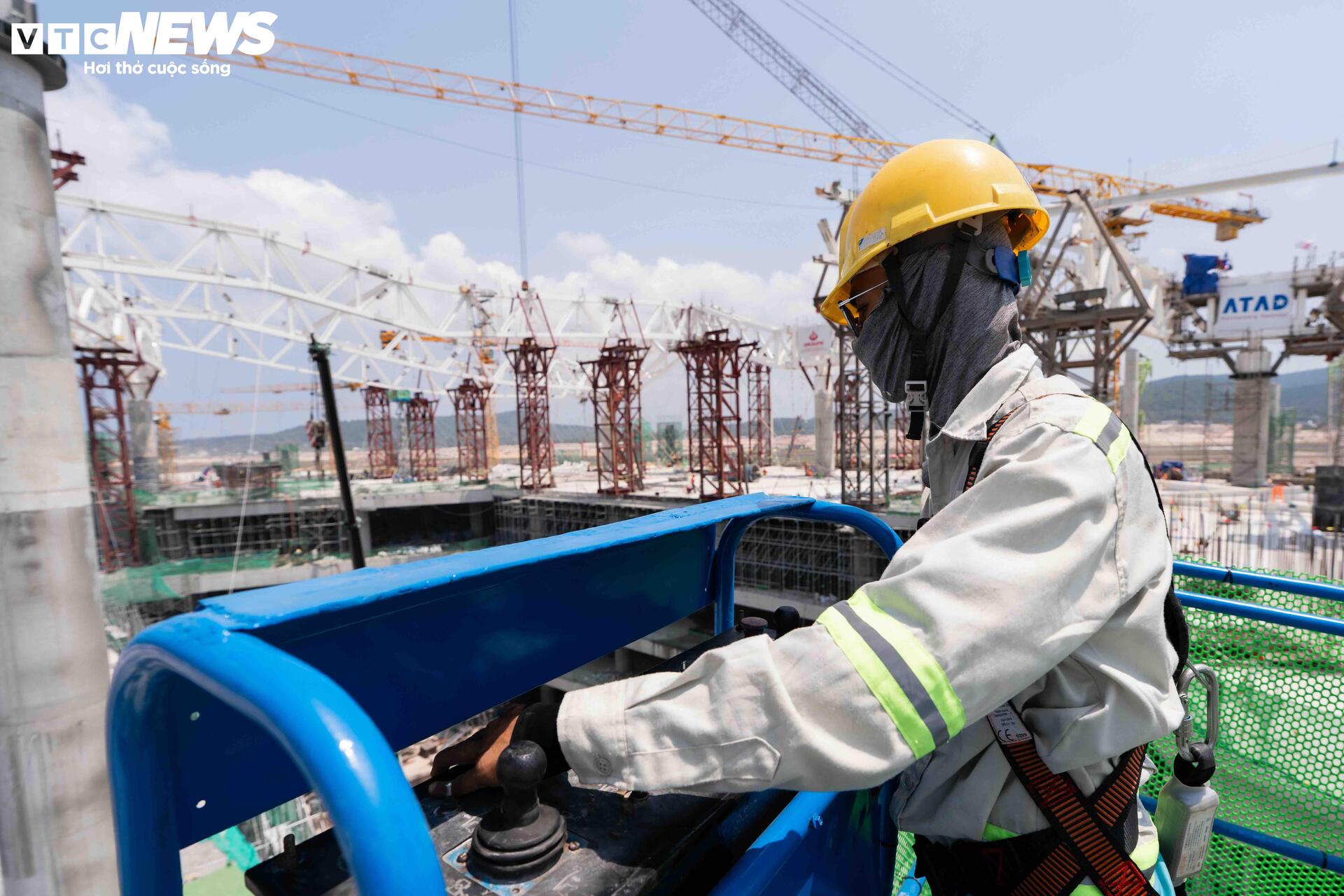 Tiến độ thi c&ocirc;ng s&acirc;n bay Ph&uacute; Quốc phục vụ APEC 2027 đang vượt tiến độ ấn tượng - Ảnh 8.