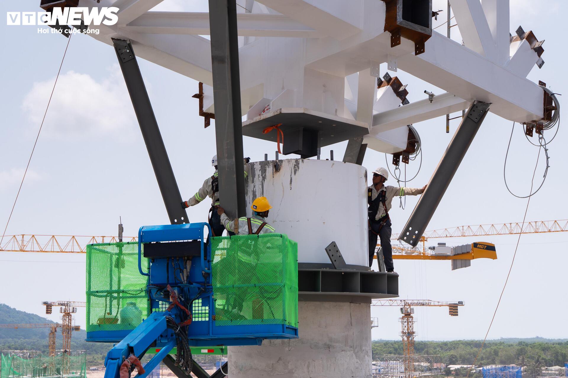 Tiến độ thi c&ocirc;ng s&acirc;n bay Ph&uacute; Quốc phục vụ APEC 2027 đang vượt tiến độ ấn tượng - Ảnh 9.