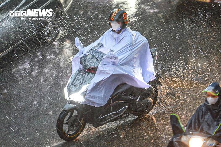 Dự báo thời tiết ngày 20 / 4 / 2026: Miền Bắc mưa rào , miền nam nắng nóng - Ảnh 1.