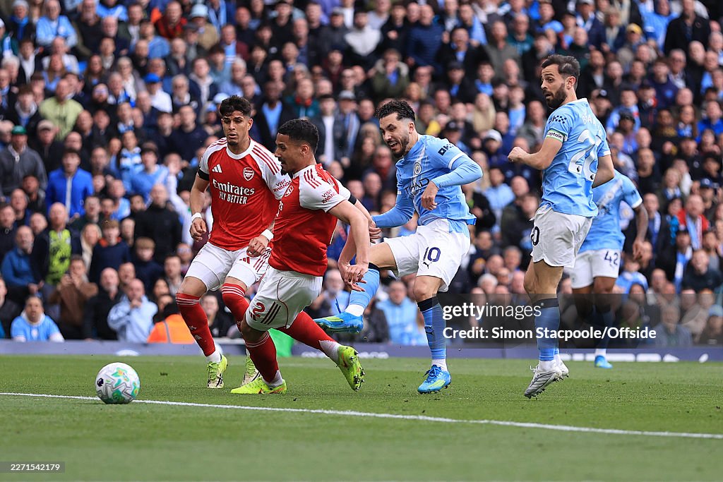 Gục ng&atilde; trước Man City, mộng v&ocirc; địch của Arsenal nguy cơ tan th&agrave;nh m&acirc;y kh&oacute;i - Ảnh 1.