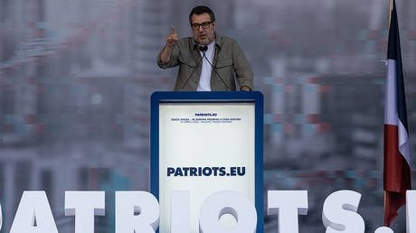 Kh&ocirc;ng chỉ Hungary v&agrave; Slovakia, l&atilde;nh đạo một nước EU k&ecirc;u gọi nối lại nhập khẩu dầu kh&iacute; Nga giữa l&uacute;c gi&aacute; năng lượng tăng cao - Ảnh 1.