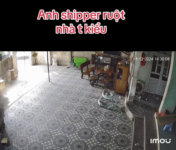 2h chiều kh&aacute;ch đang ngủ trưa, shipper bị camera an ninh ghi lại chuỗi hoạt động &acirc;m thầm- Ảnh 3.
