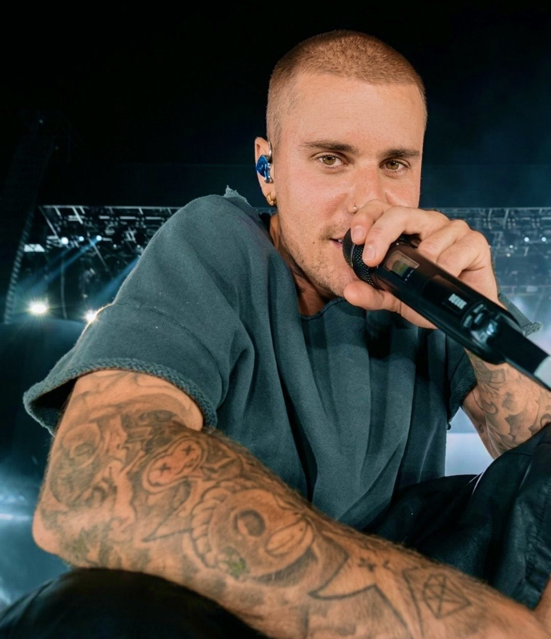 Justin Bieber bị &ldquo;đụng chạm&rdquo; nhạy cảm ngay tr&ecirc;n s&acirc;n khấu Coachella- Ảnh 6.