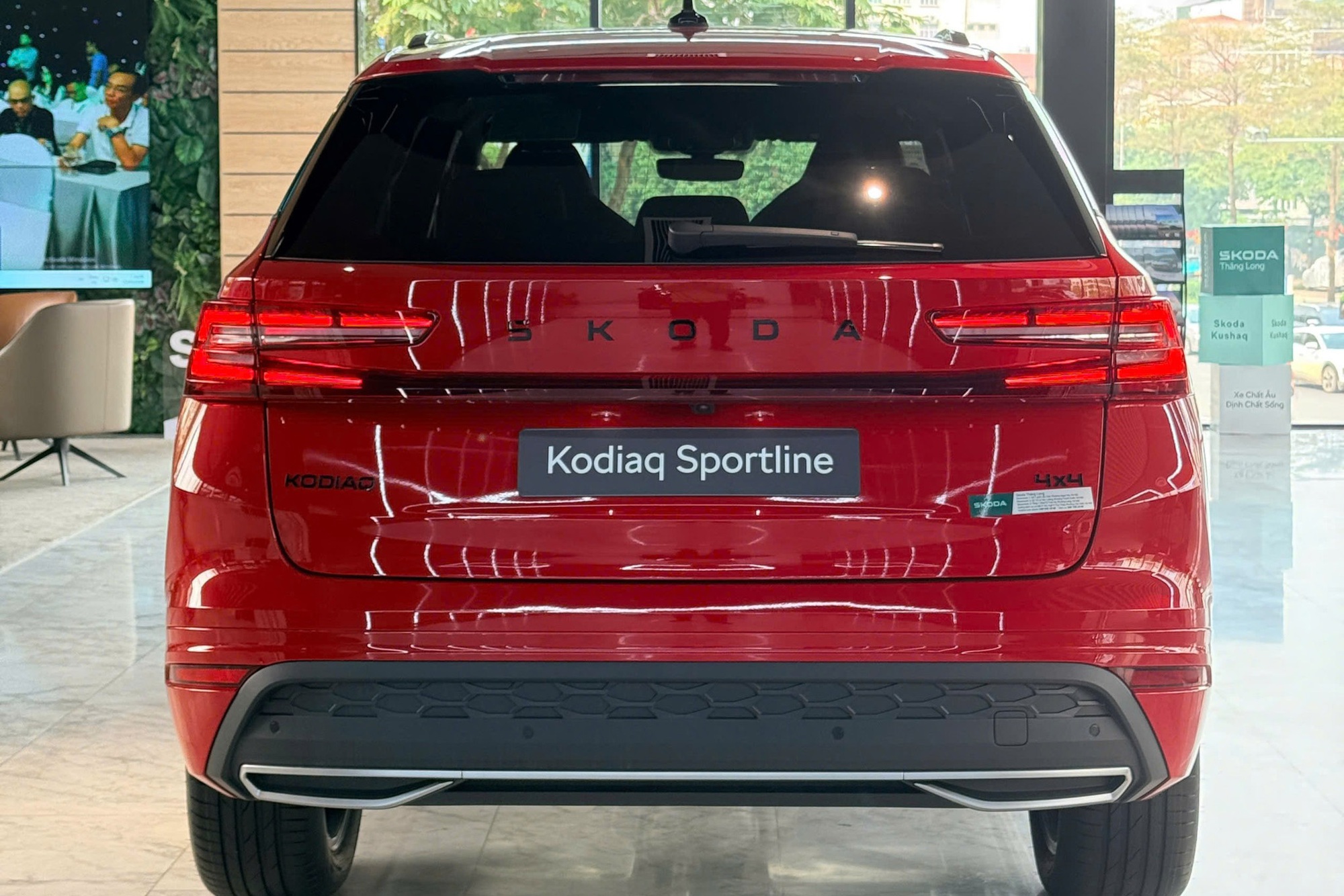 Skoda Kodiaq 2026 về đại l&yacute; tại Việt Nam: Gi&aacute; từ 1,628 tỷ đồng cao hơn Palisade bản đắt nhất, th&ecirc;m nhiều 'đồ chơi' b&ecirc;n trong, nay đ&atilde; 'full' ADAS - Ảnh 6.