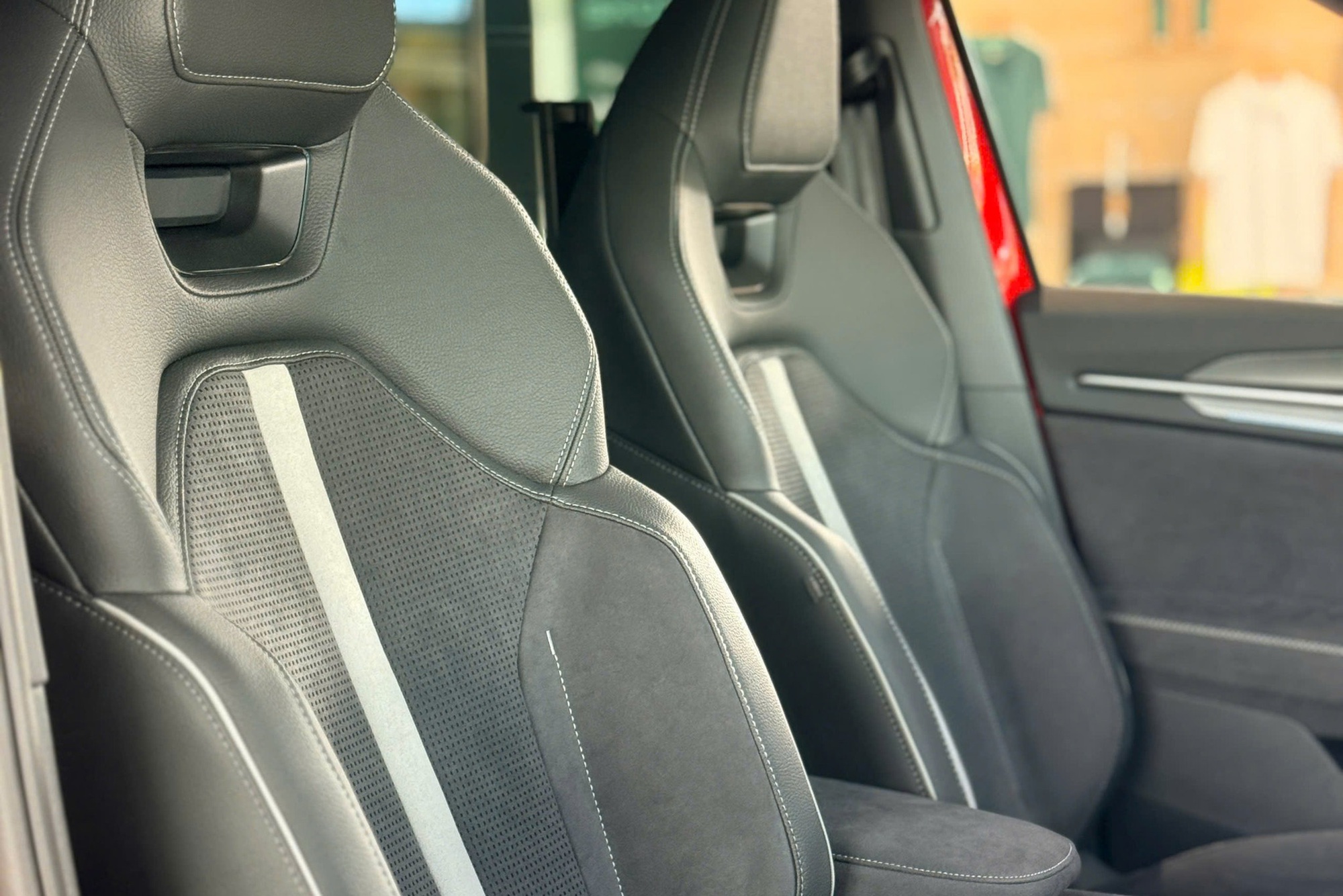 Skoda Kodiaq 2026 về đại l&yacute; tại Việt Nam: Gi&aacute; từ 1,628 tỷ đồng cao hơn Palisade bản đắt nhất, th&ecirc;m nhiều 'đồ chơi' b&ecirc;n trong, nay đ&atilde; 'full' ADAS - Ảnh 8.