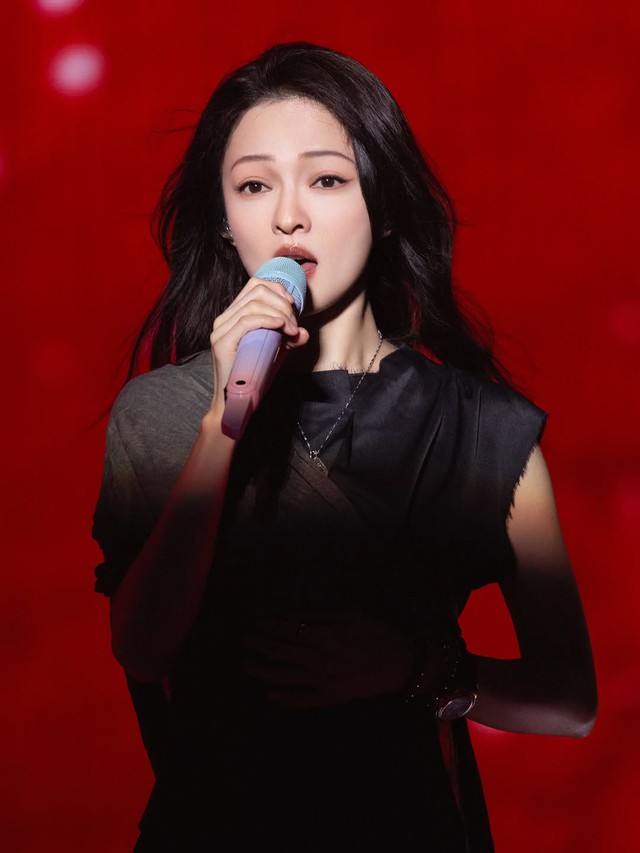 Mỹ nh&acirc;n 43 tuổi nhan sắc như thiếu nữ: Sự nghiệp sụp đổ v&igrave; gia đ&igrave;nh, tự mua cả h&ograve;n đảo ở cho y&ecirc;n th&acirc;n- Ảnh 4.